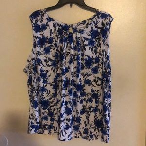 Calve is Klein sleeveless blouse